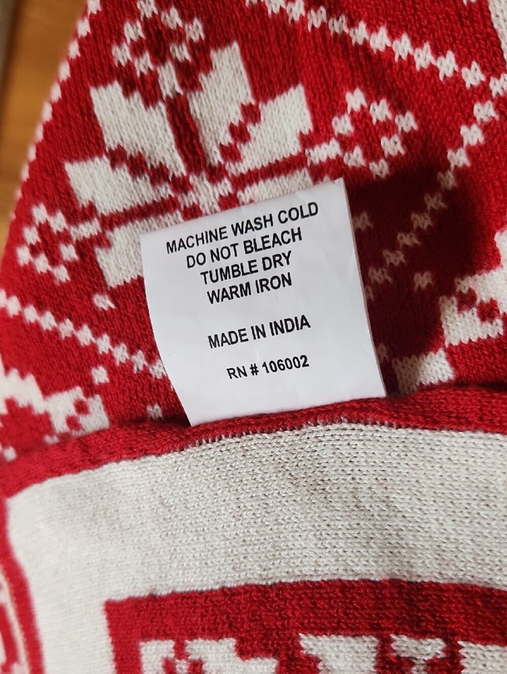 Classic Red and White Christmas Throw Blanket - Home Holiday - Picture 3 of 3